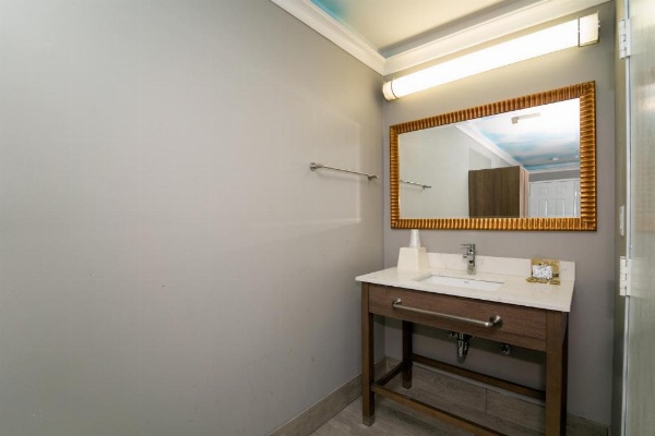 Hollywood Palms Inns & Suites image 11