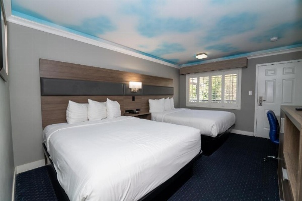 Hollywood Palms Inns & Suites image 27
