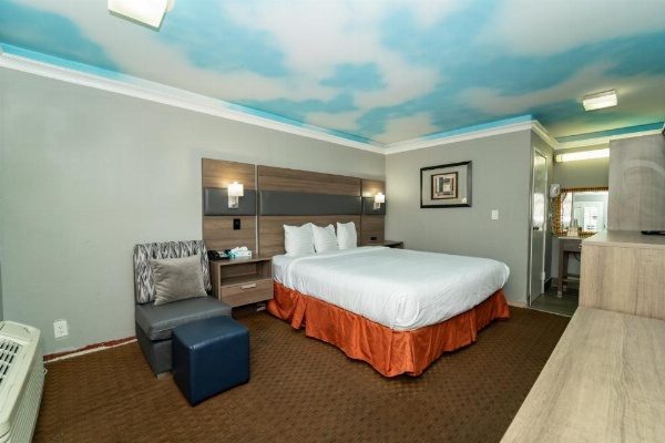 Hollywood Palms Inns & Suites image 5