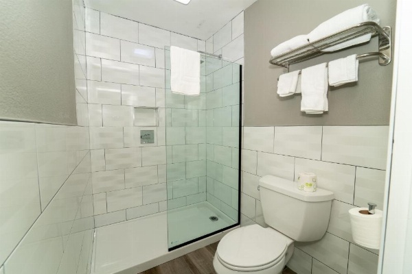 Hollywood Palms Inns & Suites image 9